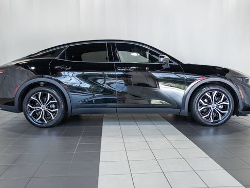 Used 2023 Toyota Crown AWD/4WD image 3
