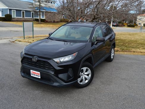 Used 2020 Toyota RAV4 LE image 23