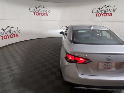 Used 2025 Nissan Versa SV FWD image 9