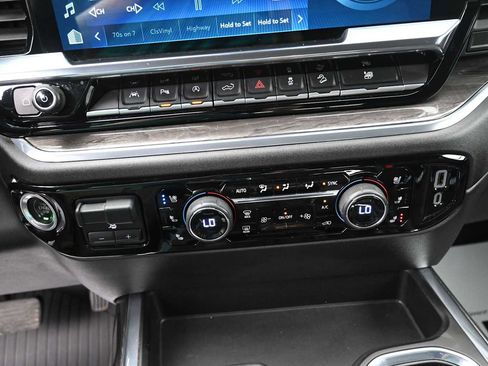 Used 2023 Chevrolet Silverado 1500 LTZ AWD/4WD image 9