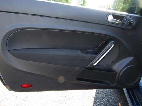 Used 2018 Volkswagen Beetle 2.0T S image 9