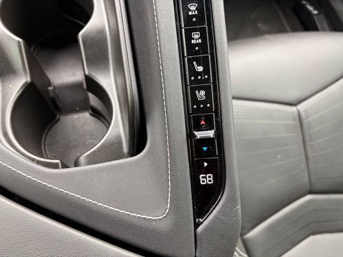 Used 2024 Chevrolet Corvette Stingray Preferred Cpe w/ Battery Protection Package RWD image 33