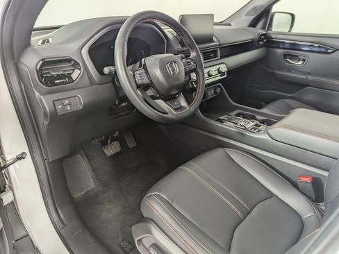 Used 2025 Honda Pilot TrailSport image 11