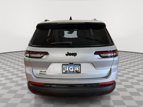 Used 2023 Jeep Grand Cherokee L Laredo image 5
