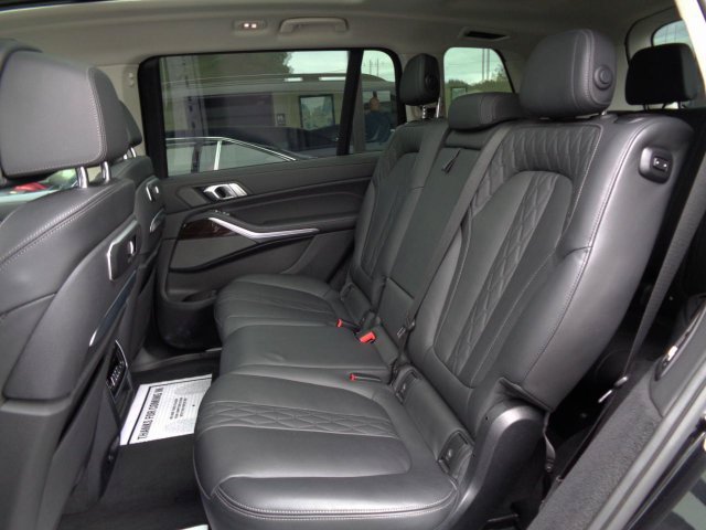 Used 2024 BMW X7 xDrive40i AWD/4WD image 17