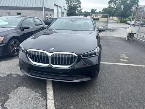 Used 2024 BMW 530i xDrive w/ Premium Package AWD/4WD image 4