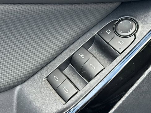 Used 2026 Chevrolet Equinox LT w/ Safety and Technology Package image 13