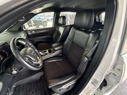 Used 2022 Jeep Grand Cherokee Laredo X image 18