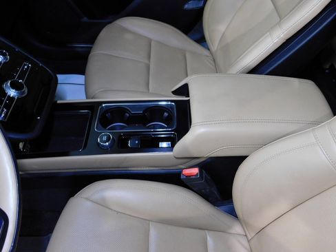 Used 2021 Lincoln Corsair Reserve image 38