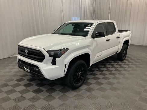 Used 2025 Toyota Tacoma SR5 AWD/4WD image 10