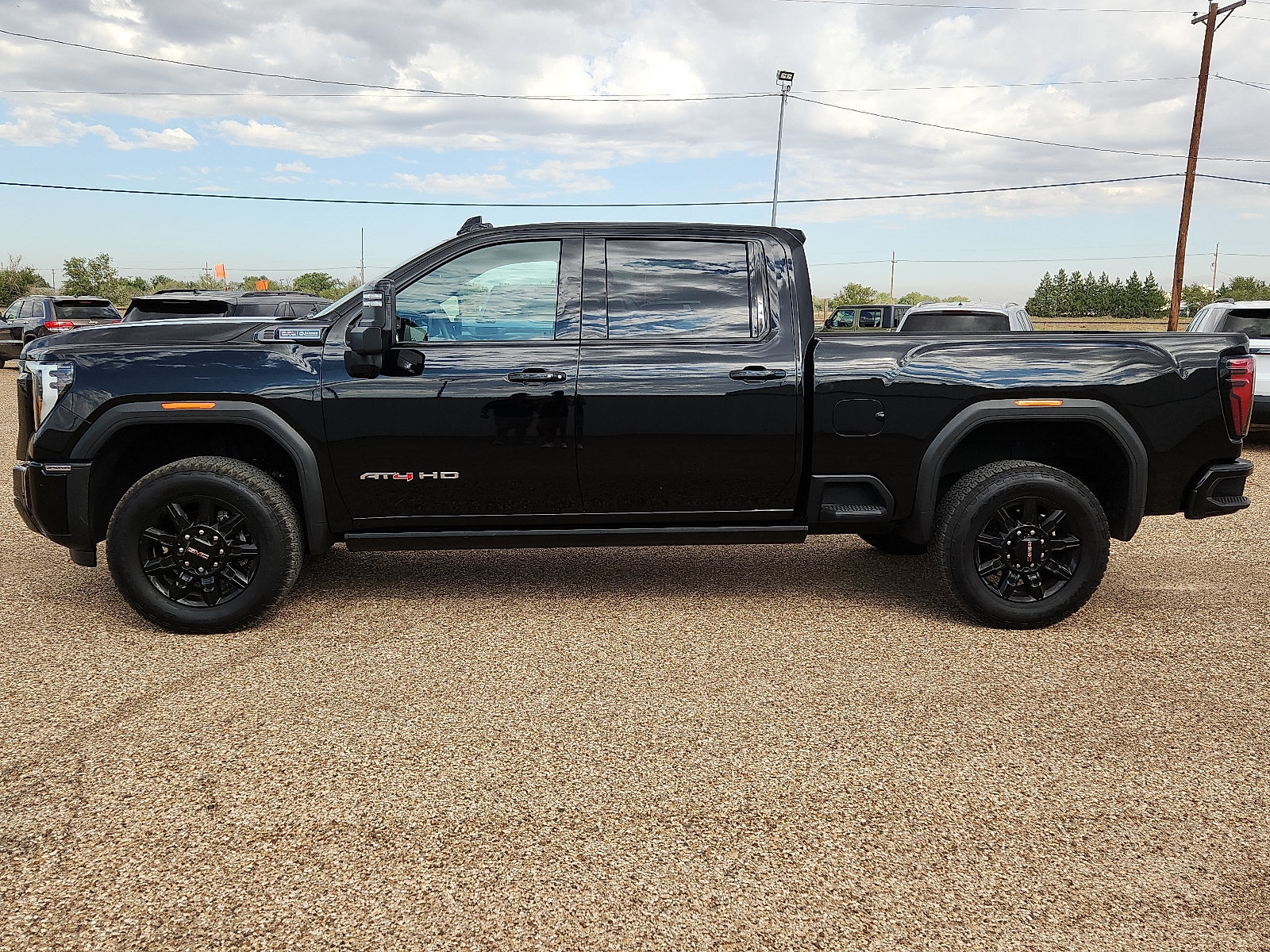 Used 2025 GMC Sierra 2500 AT4 w/ Technology Package AWD/4WD image 2