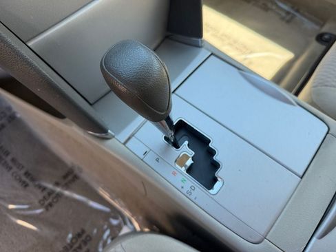 Used 2010 Toyota Camry LE FWD image 20