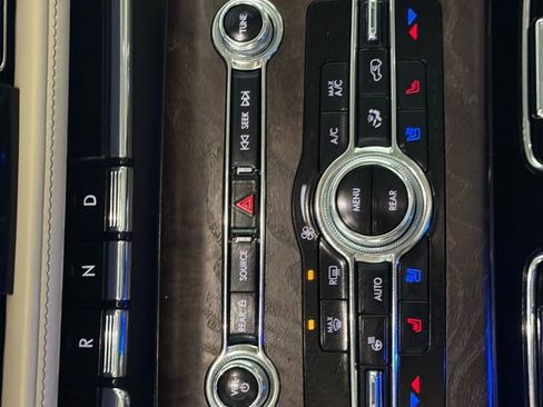 Used 2021 Lincoln Aviator Reserve w/ Equipment Group 202A image 38