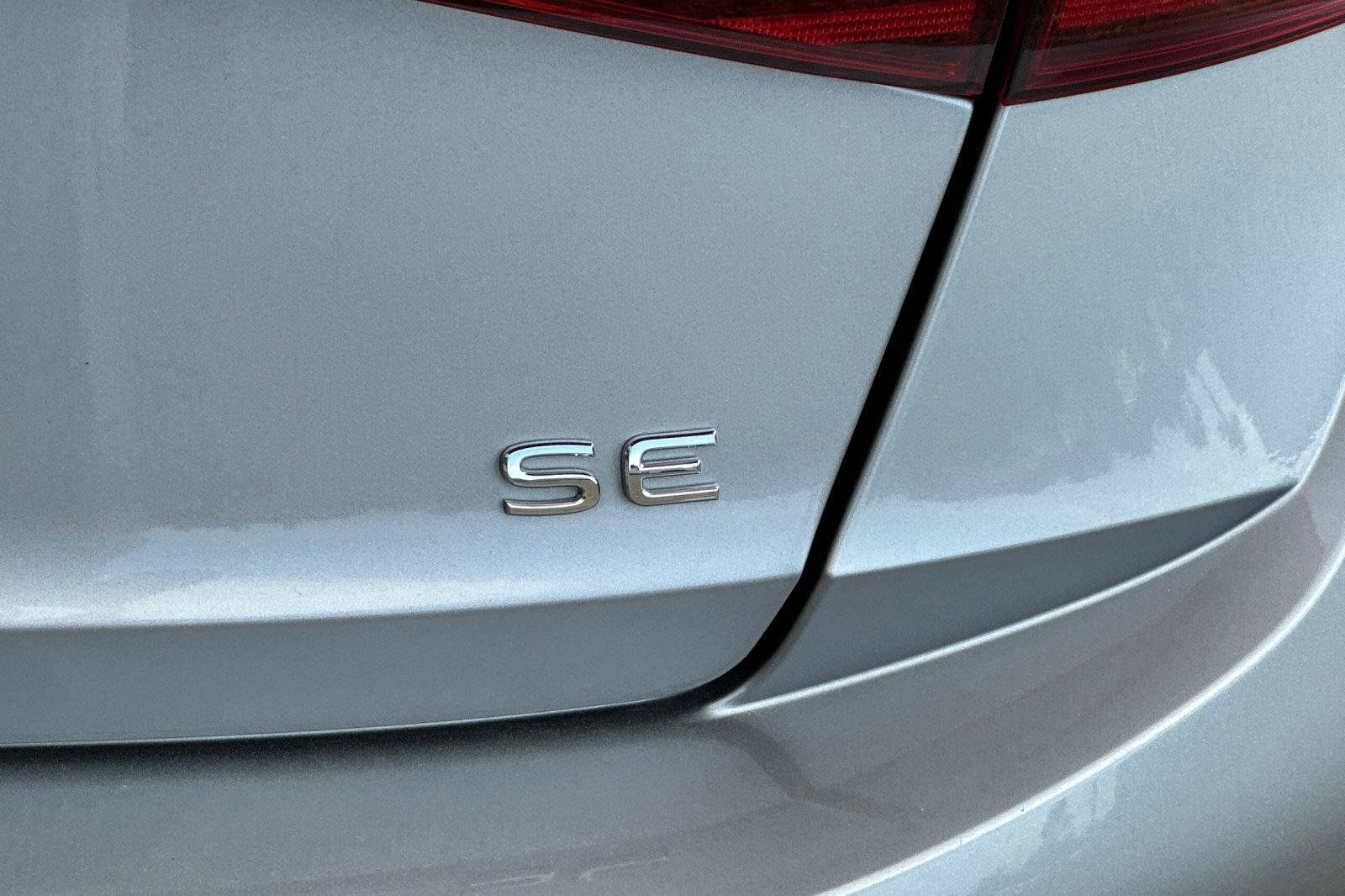 Certified 2025 Volkswagen Jetta SE FWD image 25