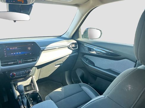 Used 2024 Chevrolet TrailBlazer LT FWD image 22