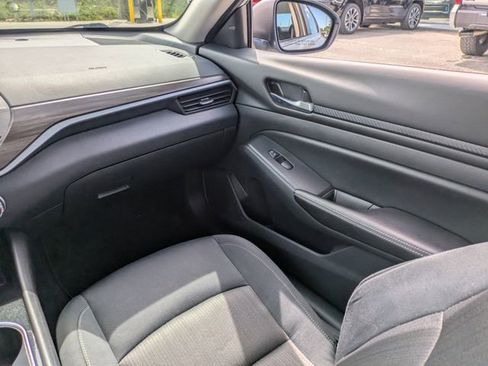 Used 2024 Nissan Altima 2.5 SV FWD image 17