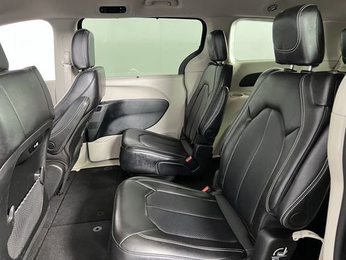 Used 2024 Chrysler Pacifica Touring-L image 26