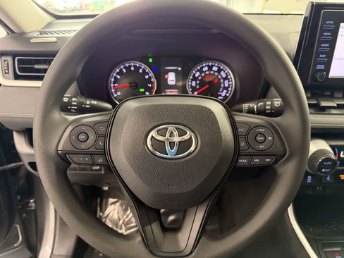 Used 2019 Toyota RAV4 XLE w/ Convenience Package FWD image 16