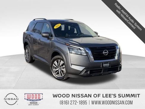 Used 2025 Nissan Pathfinder SV image 1