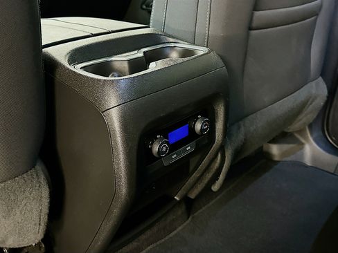 Used 2025 Chevrolet Traverse LT image 28