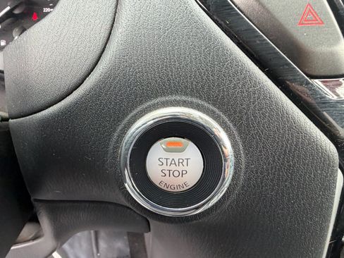 Used 2020 Nissan Pathfinder SV AWD/4WD image 10