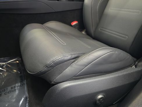 Certified 2025 Mercedes-Benz E 53 AMG e 4MATIC Sedan image 31