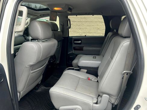 Used 2014 Toyota Sequoia Platinum image 15
