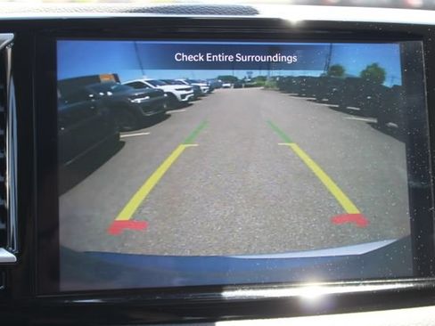 Used 2023 Chrysler Pacifica Touring-L FWD image 7