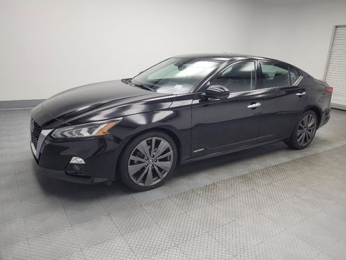 Used 2019 Nissan Altima 2.0 Edition One image 2