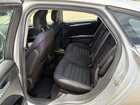 Used 2015 Ford Fusion SE FWD image 11