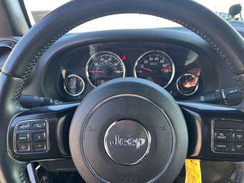 Used 2017 Jeep Wrangler Unlimited Rubicon image 15