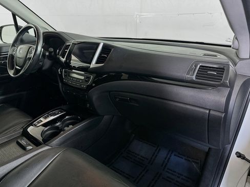 Used 2018 Honda Pilot Touring image 31