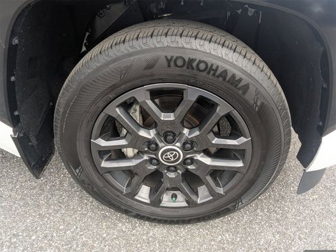 Used 2024 Toyota Sequoia Platinum image 11