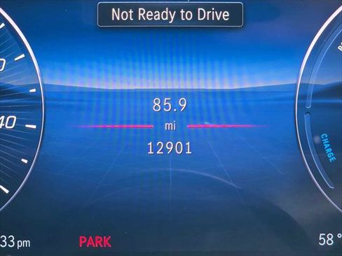 Used 2025 Mercedes-Benz GLC 350e 4MATIC image 26