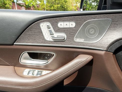 Used 2022 Mercedes-Benz GLS 450 4MATIC image 25