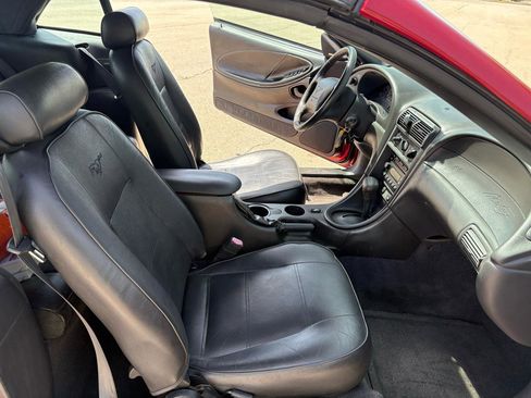 Used 2004 Ford Mustang 2dr CONVERTIBLE V6 image 28