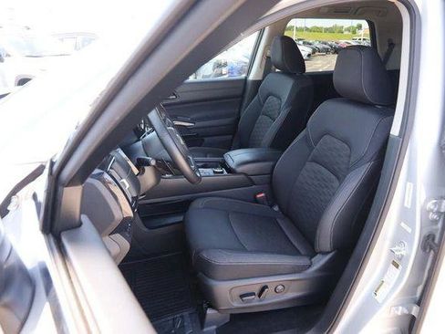 Used 2025 Nissan Pathfinder SV AWD/4WD image 9