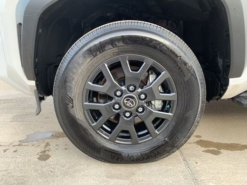 Used 2025 Toyota 4Runner SR5 image 31