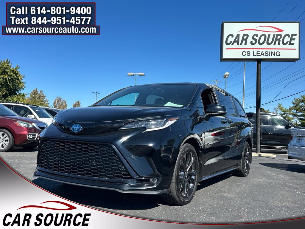 Used 2025 Toyota Sienna XSE w/ XSE Premium Package FWD image 1