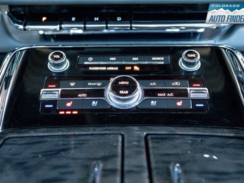 Used 2019 Lincoln Navigator Reserve image 18