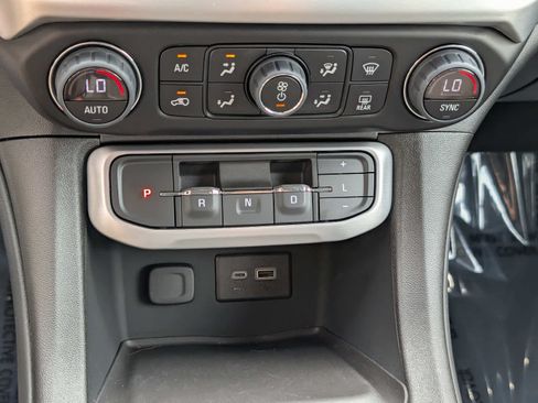 Certified 2023 GMC Acadia SLE w/ Driver Convenience Package AWD/4WD image 31