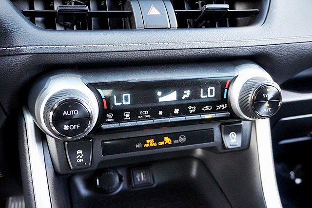 Used 2024 Toyota RAV4 XLE FWD image 32