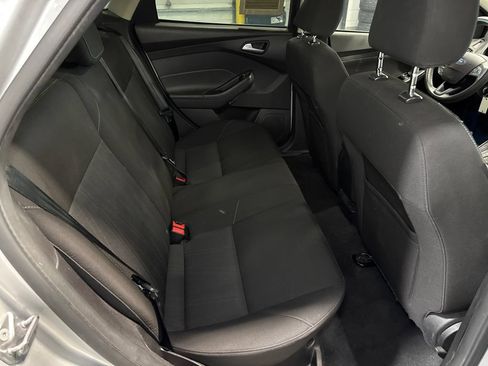 Used 2015 Ford Focus SE FWD image 13