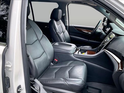 Used 2019 Cadillac Escalade ESV Luxury AWD/4WD image 9