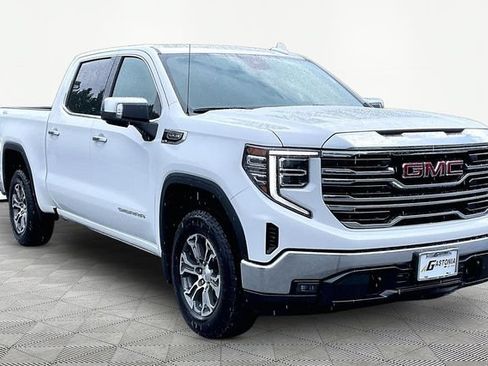 Used 2025 GMC Sierra 1500 SLT AWD/4WD image 1