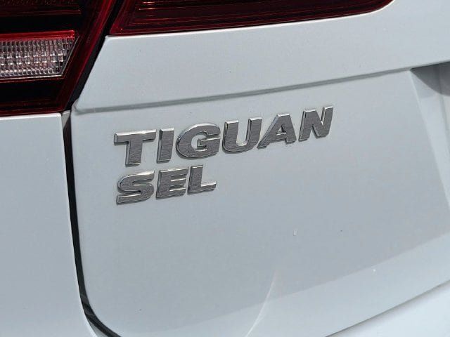Used 2018 Volkswagen Tiguan SEL AWD/4WD image 23