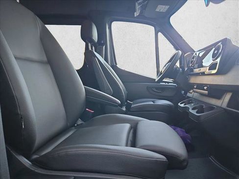 Used 2024 Mercedes-Benz Sprinter 2500 image 11