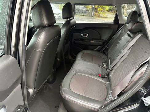 Used 2017 Kia Soul ! w/ Tech Package FWD image 16