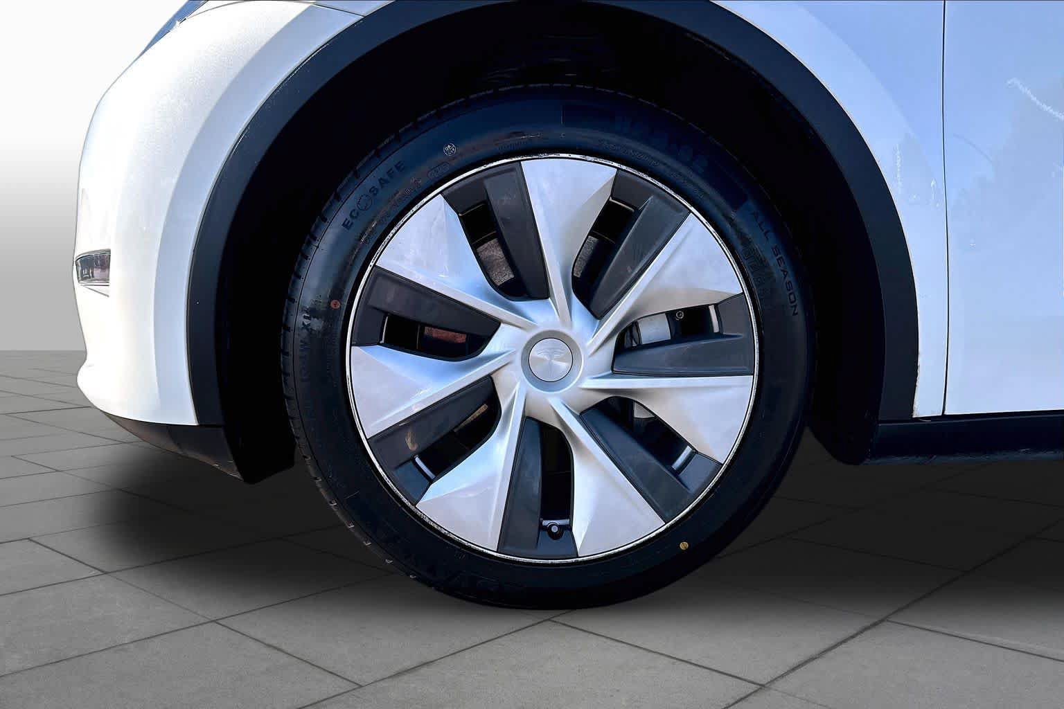 Used 2023 Tesla Model Y Long Range AWD/4WD image 10
