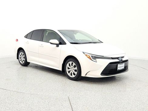 Used 2024 Toyota Corolla LE FWD image 3